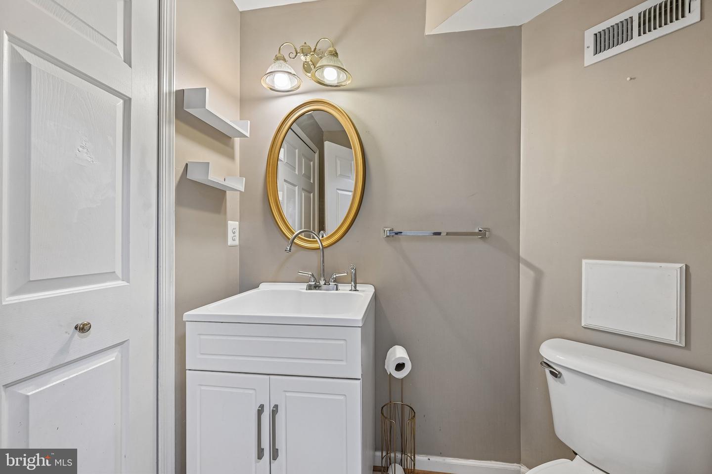 1724 Emory St Property Photo 42