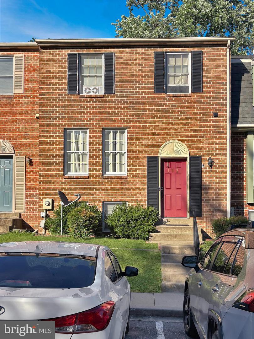 102 Edinburgh Ct Property Photo 1