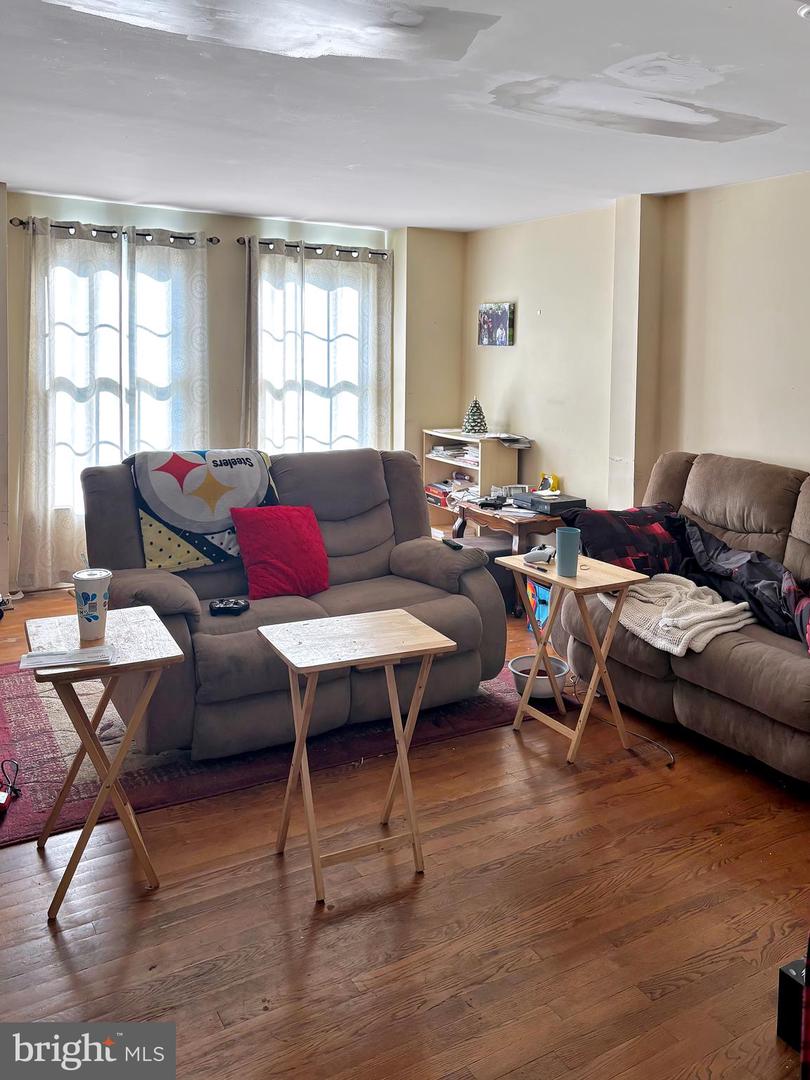 102 Edinburgh Ct Property Photo 2