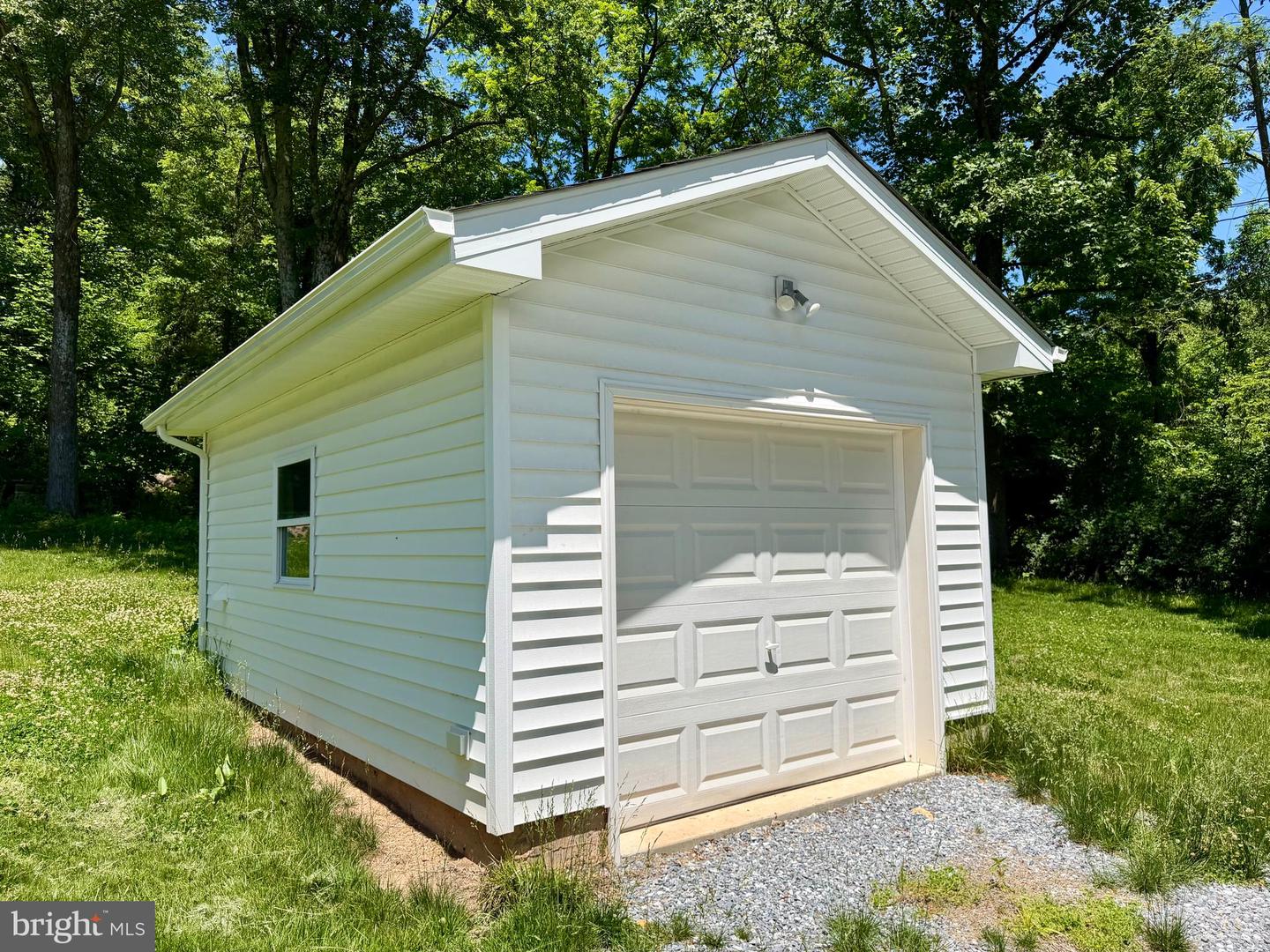 10121 Putman Rd Property Photo 5