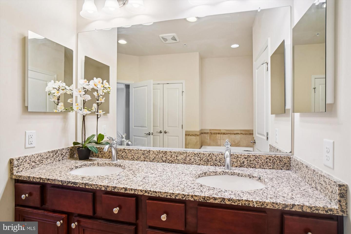 6947 Country Club Ter Property Photo 27