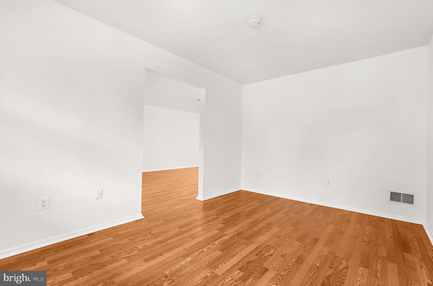 5714 Tamarack Ave Property Photo 7