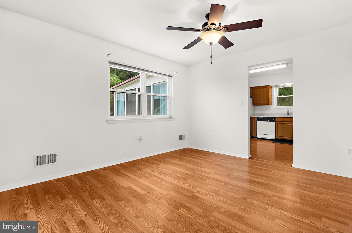 5714 Tamarack Ave Property Photo 12