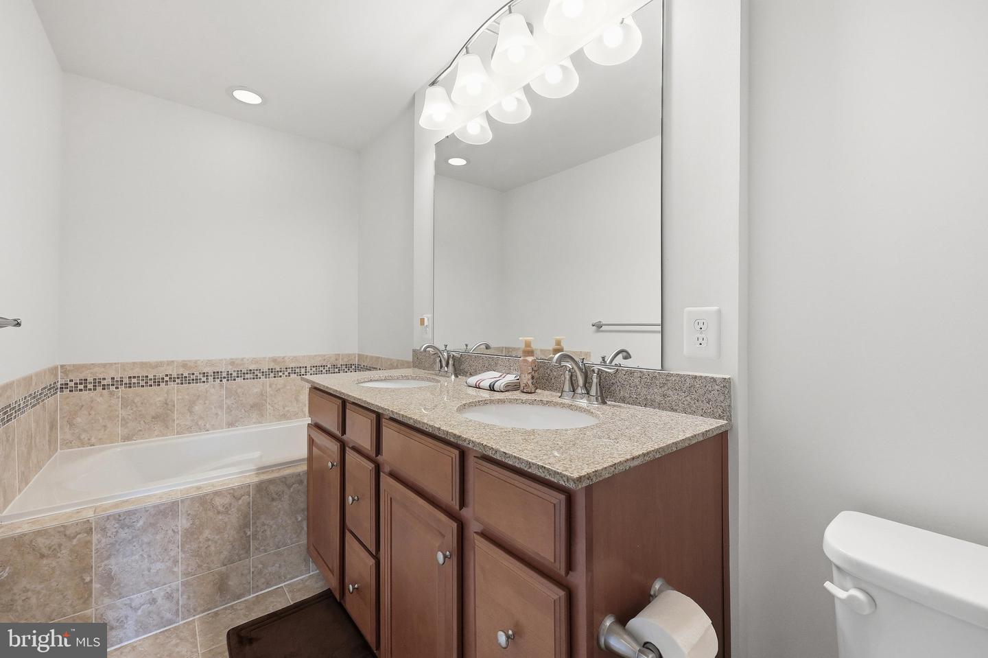 9212 Landon House Way Property Photo 30