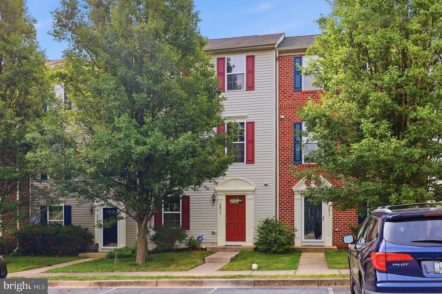 2075 SPRING RUN CIR Property Photo 1
