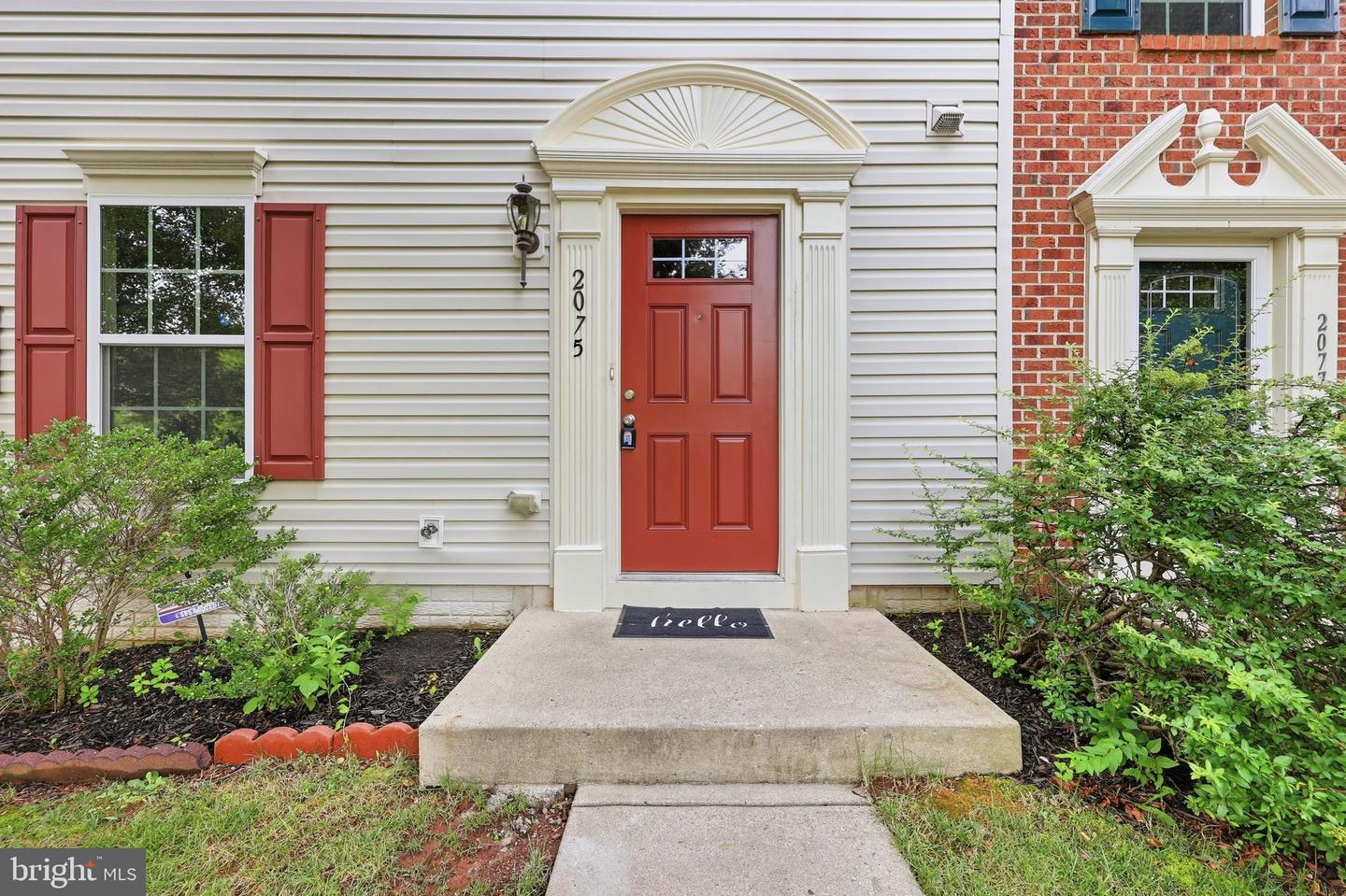 2075 Spring Run Cir Property Photo 2