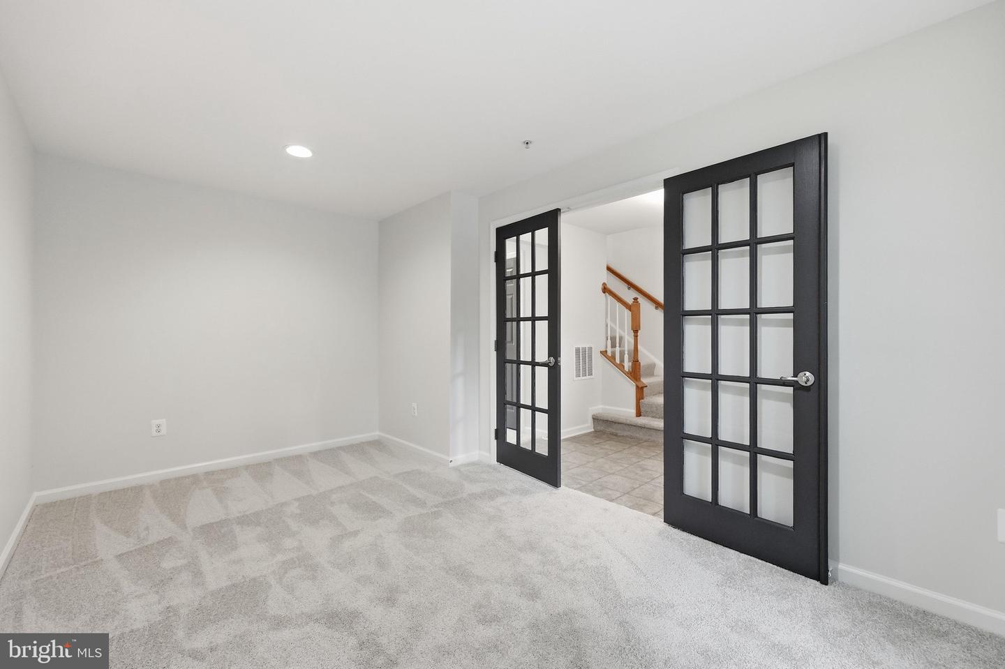 2075 Spring Run Cir Property Photo 4