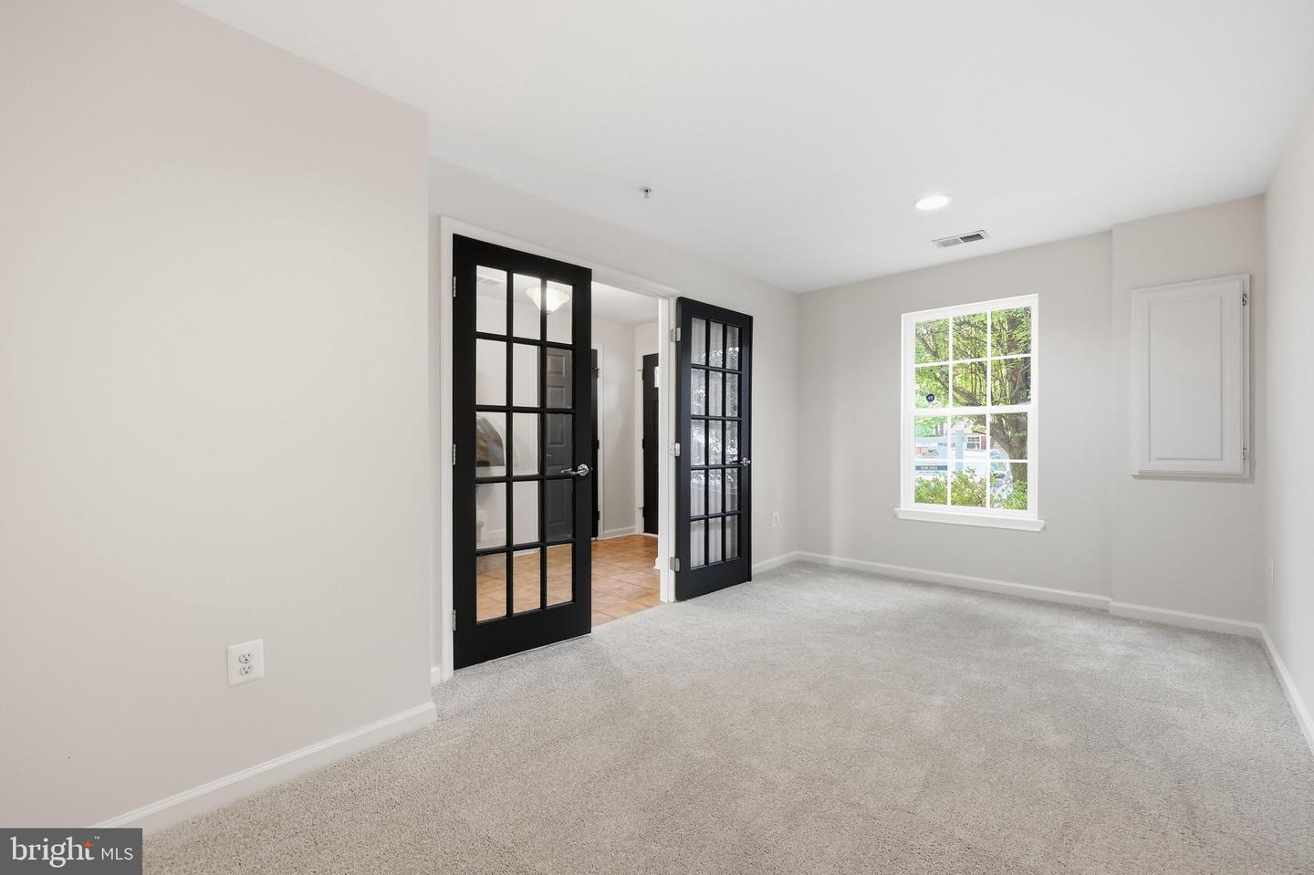 2075 Spring Run Cir Property Photo 5