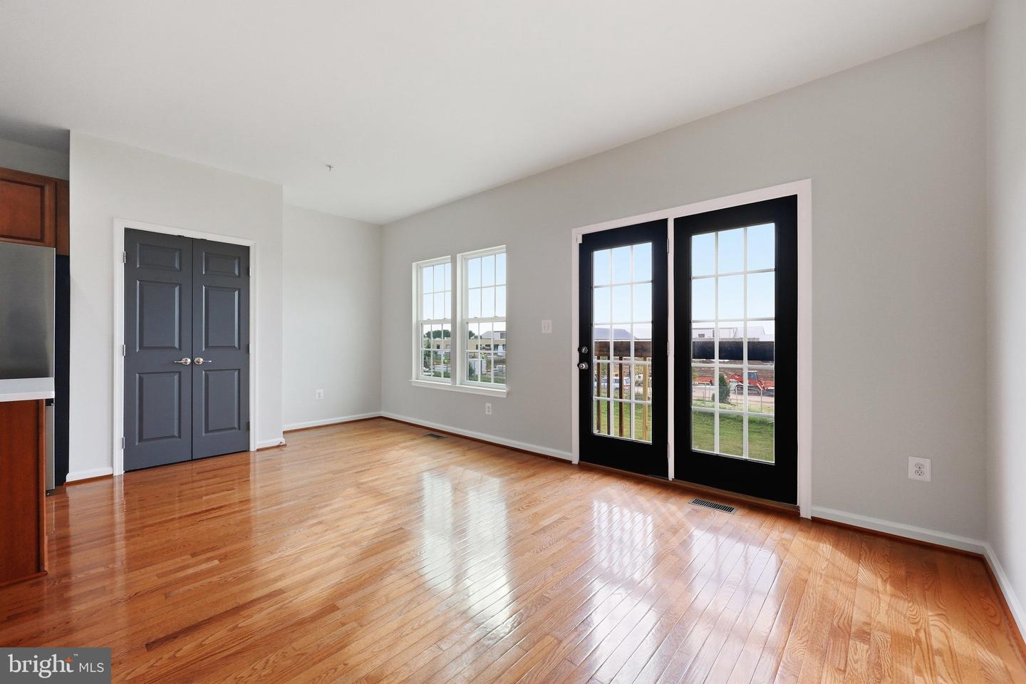 2075 Spring Run Cir Property Photo 22