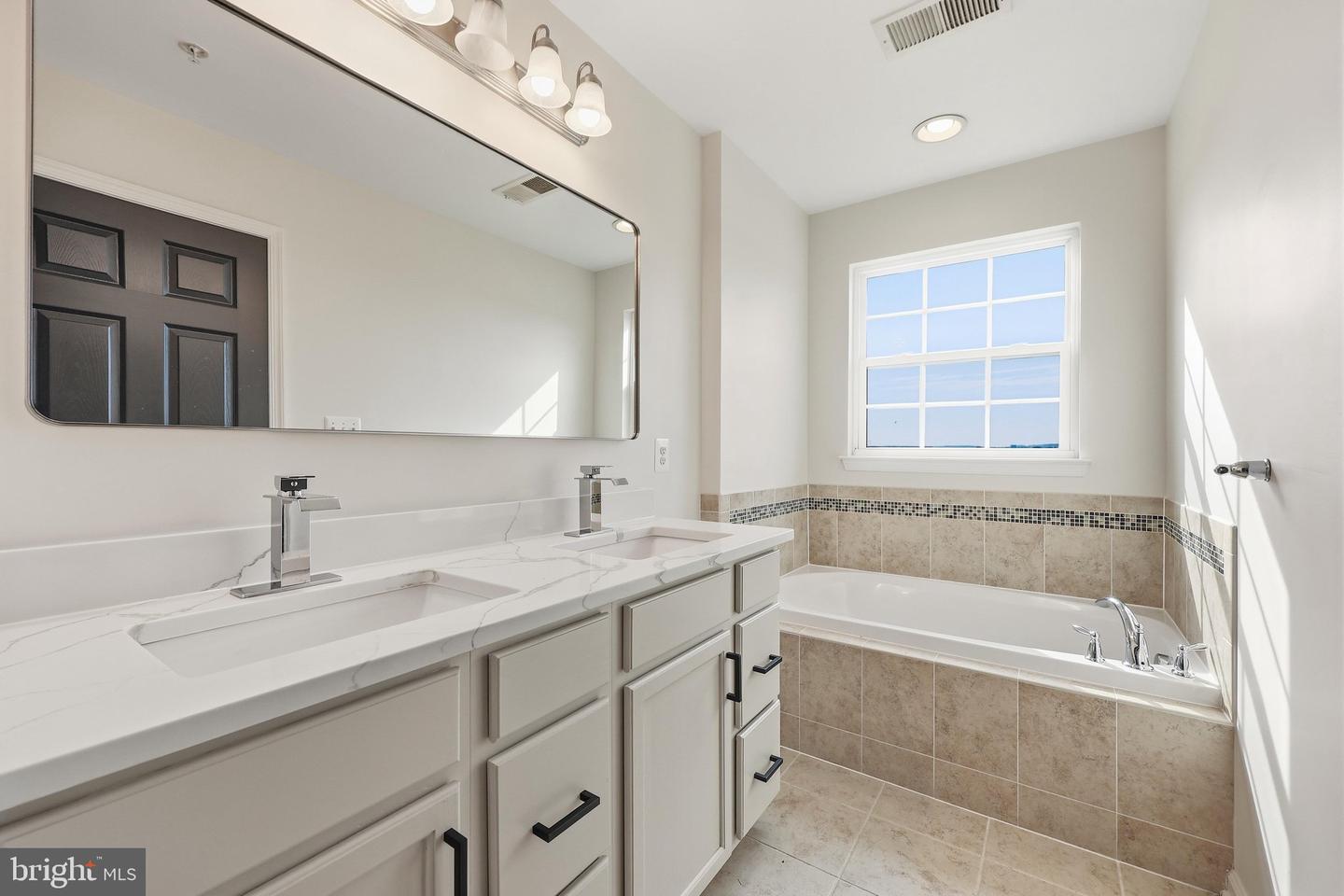 2075 Spring Run Cir Property Photo 30