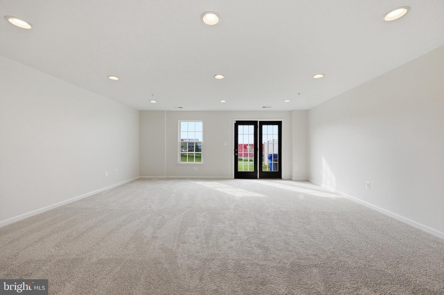 2075 Spring Run Cir Property Photo 37