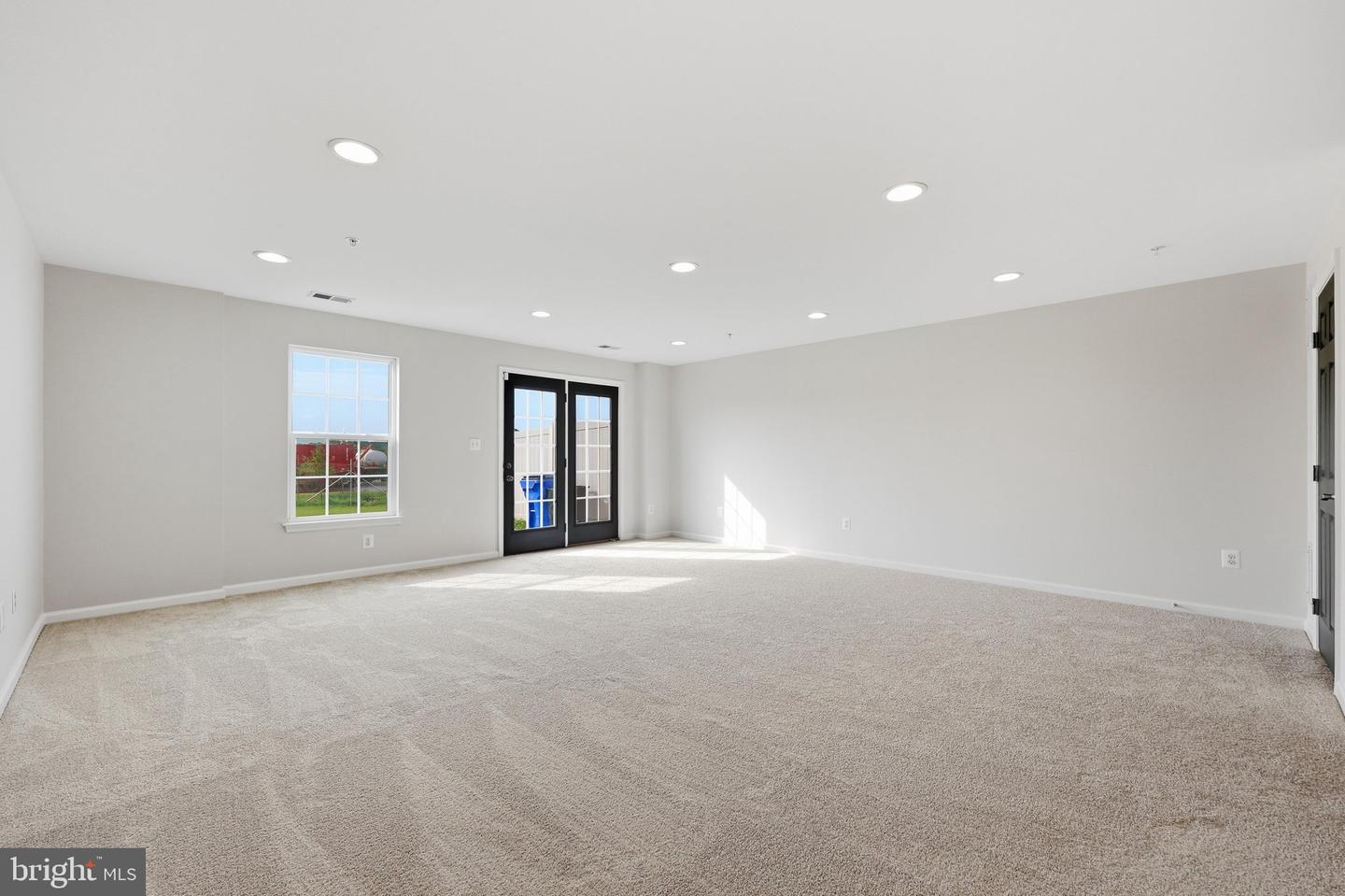 2075 Spring Run Cir Property Photo 38