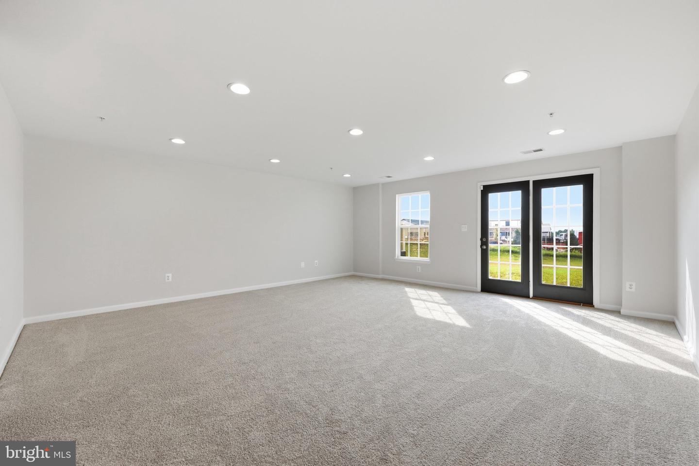 2075 Spring Run Cir Property Photo 39