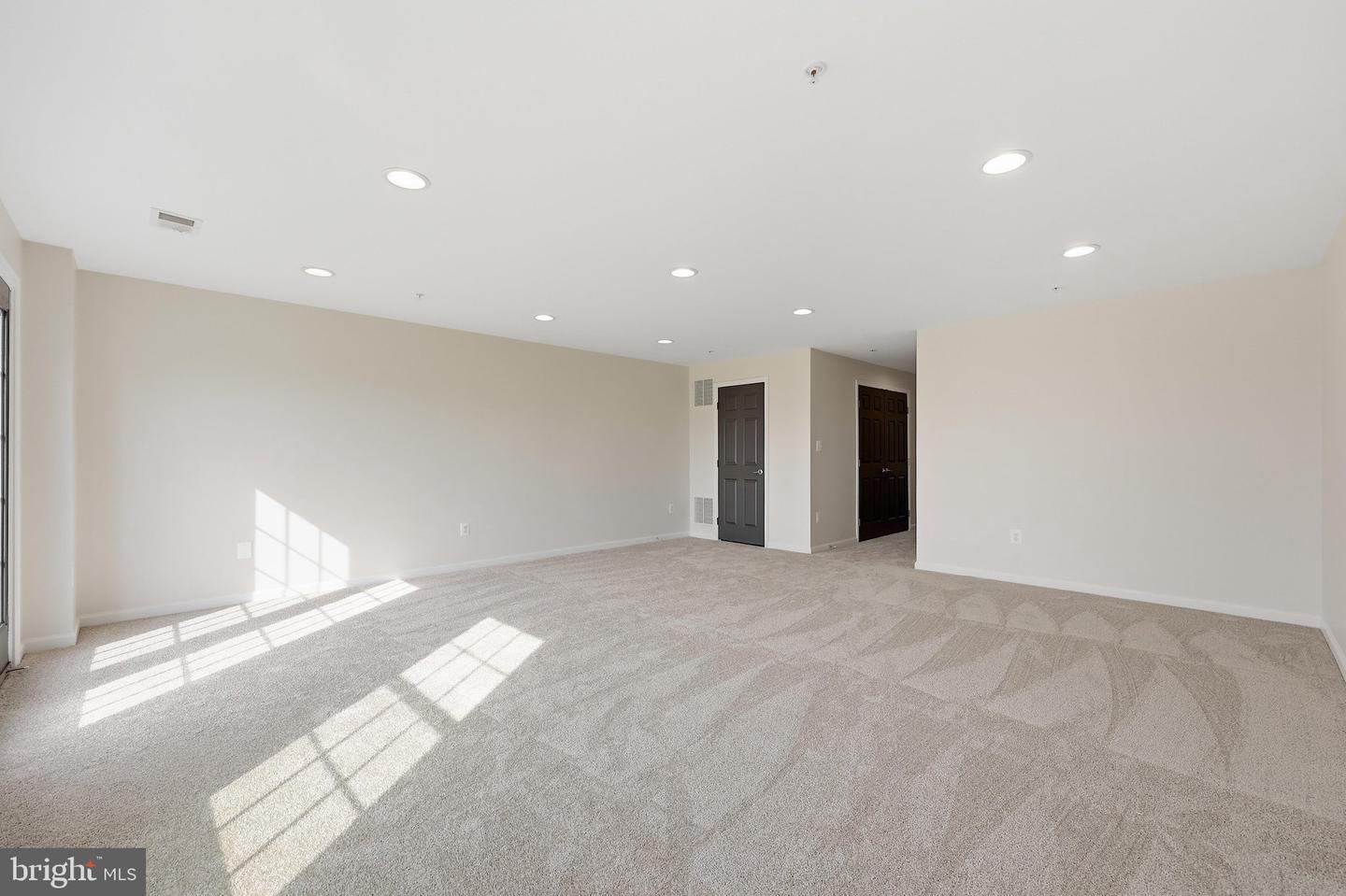 2075 Spring Run Cir Property Photo 40