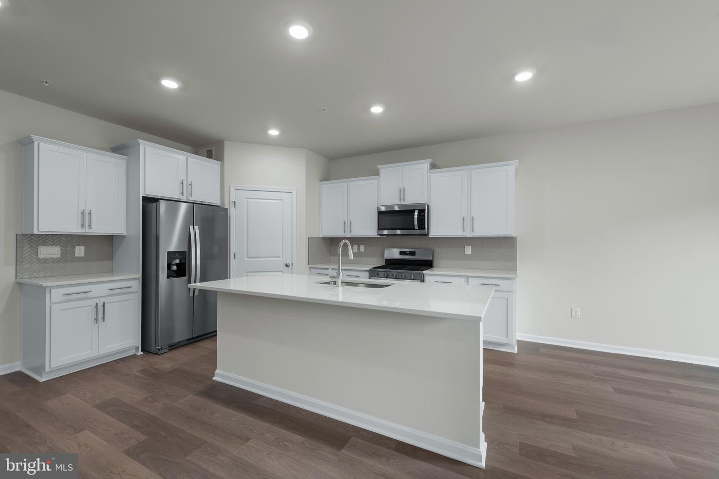 467 Ensemble Way Property Photo 4