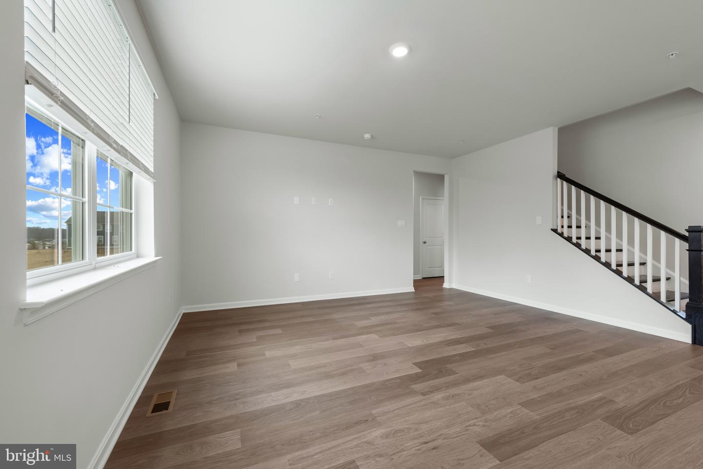 467 Ensemble Way Property Photo 9