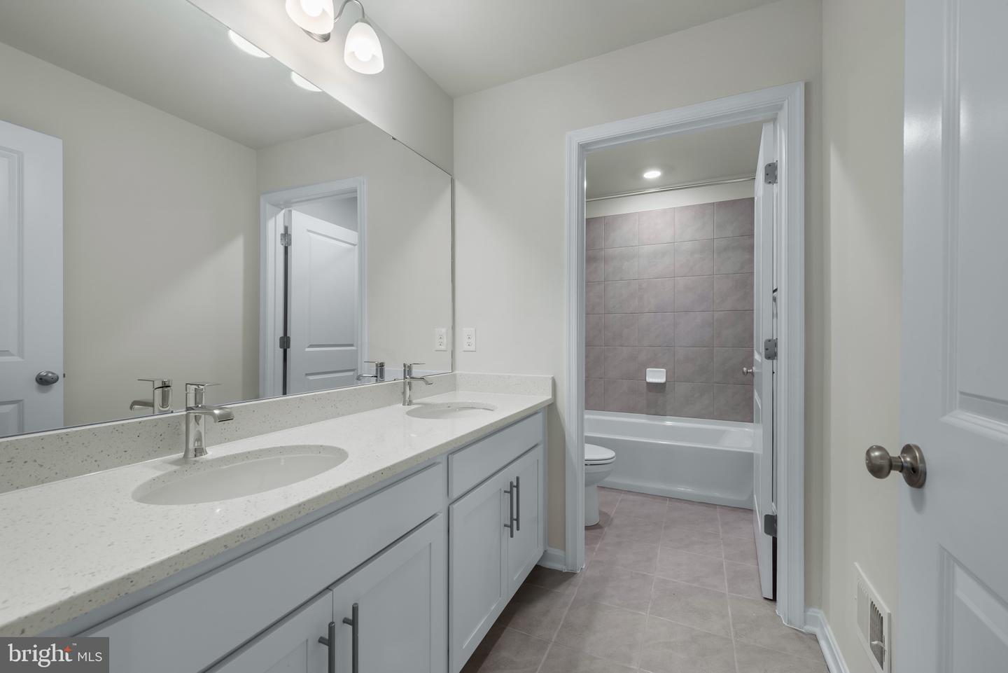 467 Ensemble Way Property Photo 28