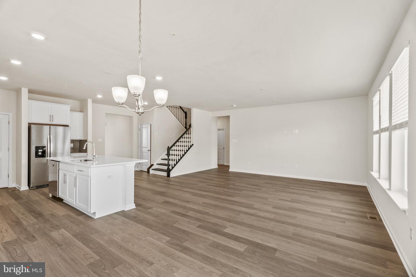 469 Ensemble Way Property Photo 6