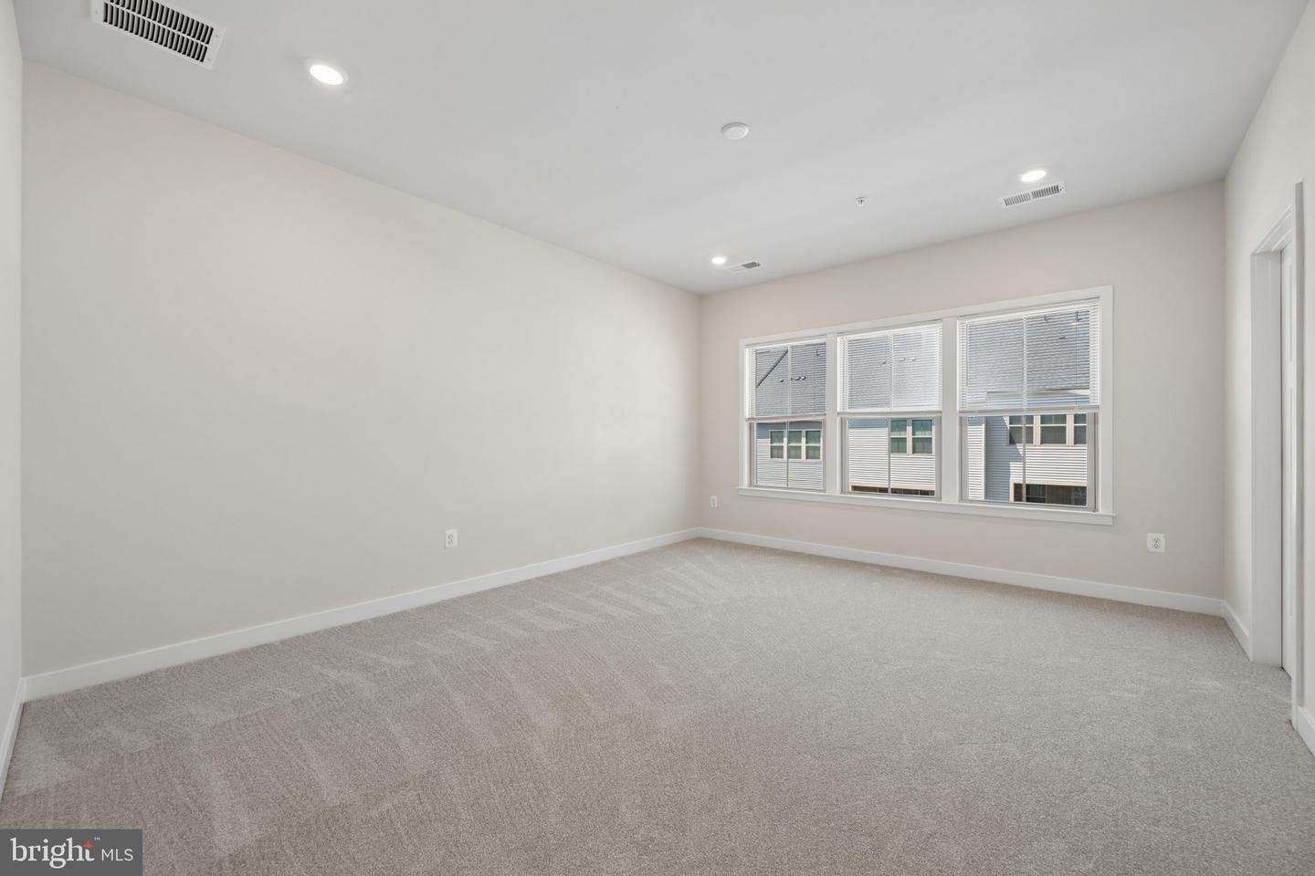 MDFR2084650 Property Photo 32