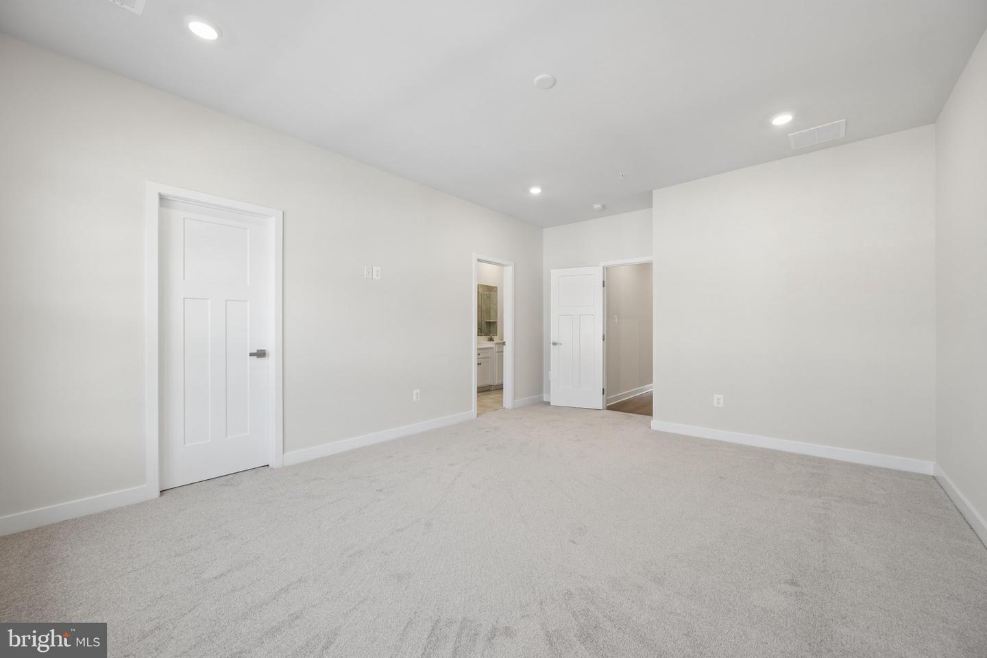 MDFR2084650 Property Photo 33