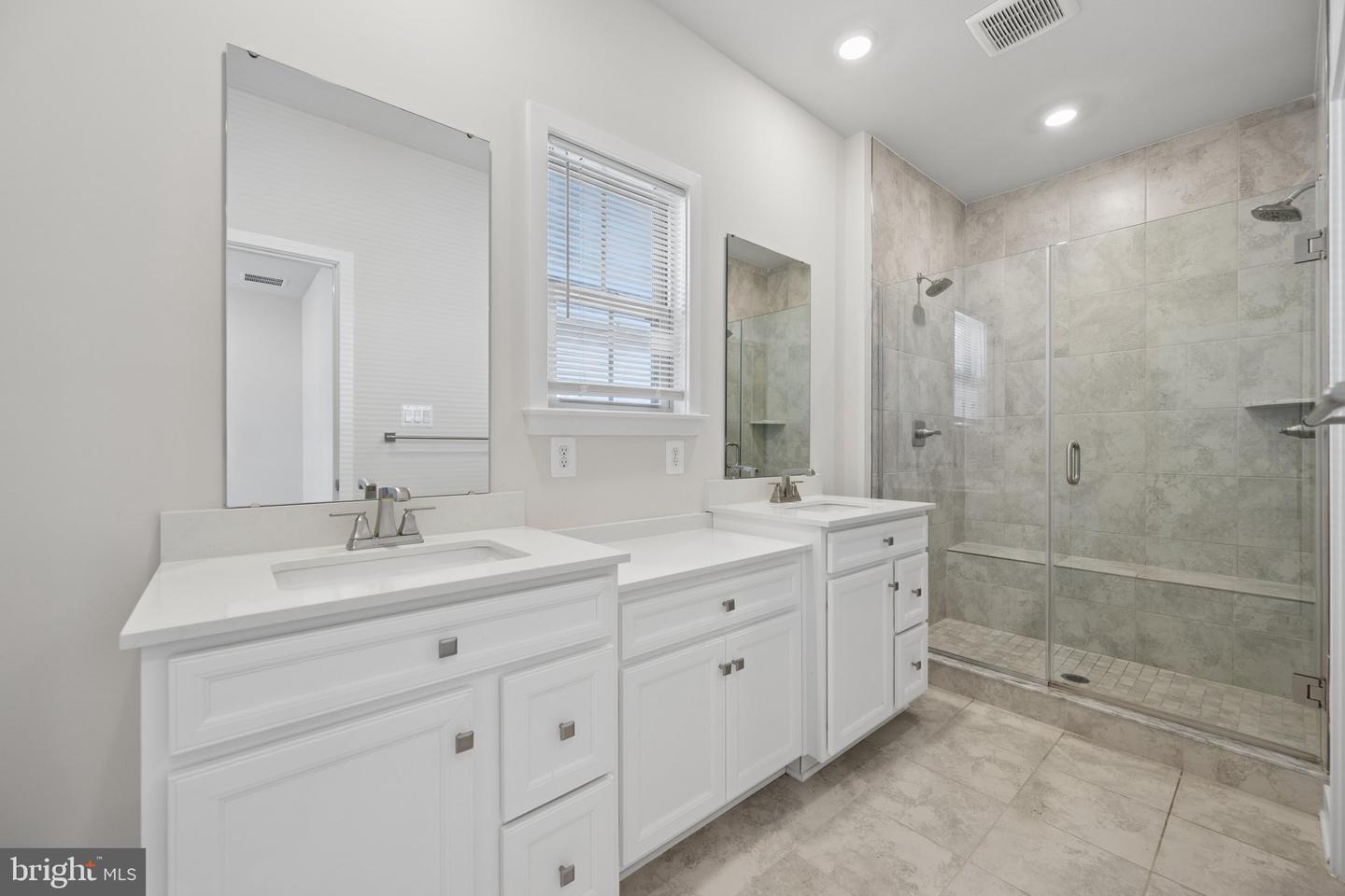MDFR2084650 Property Photo 35