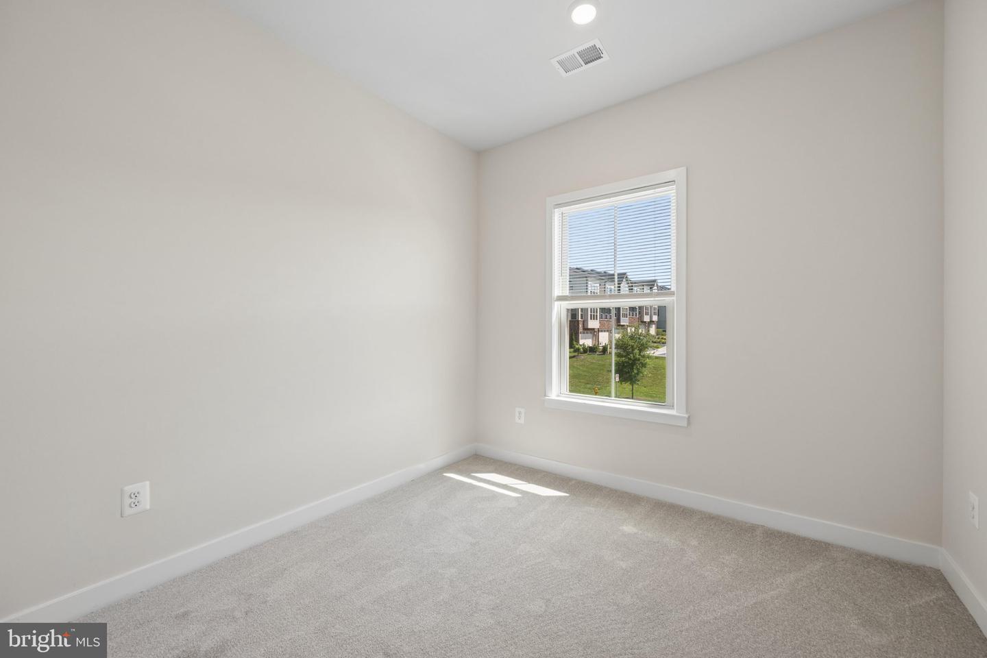 MDFR2084650 Property Photo 40