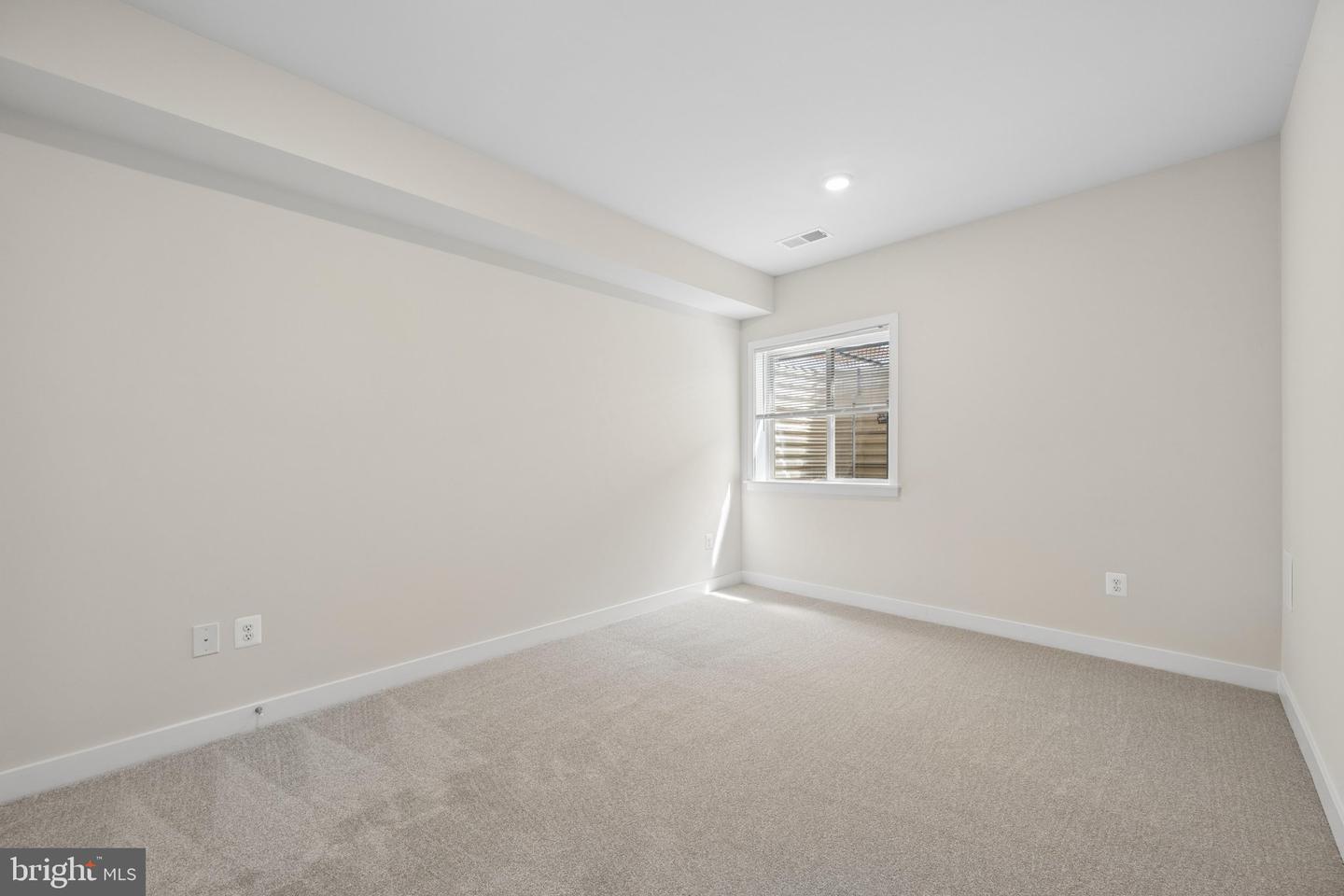 MDFR2084650 Property Photo 48