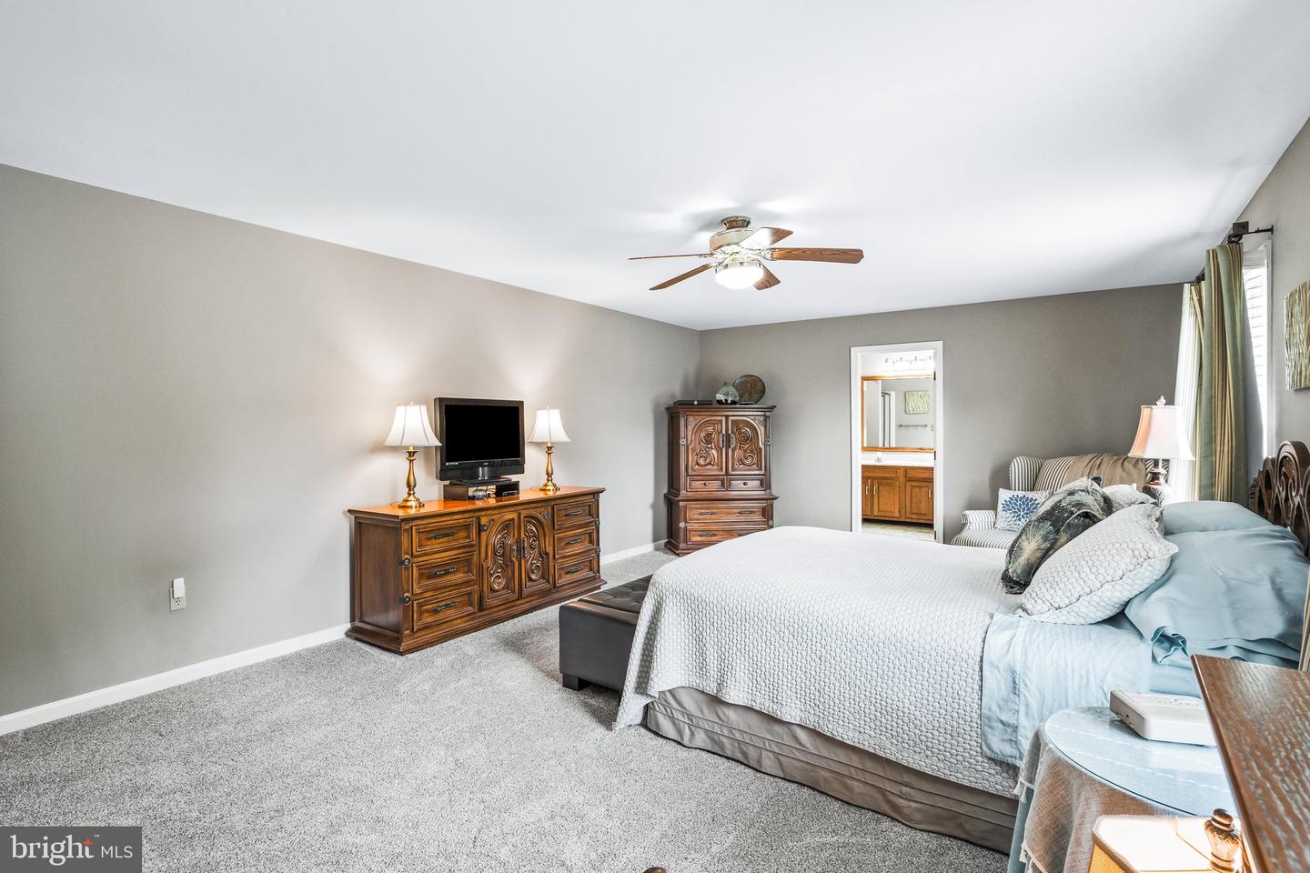 2214 W Greenleaf Dr Property Photo 28