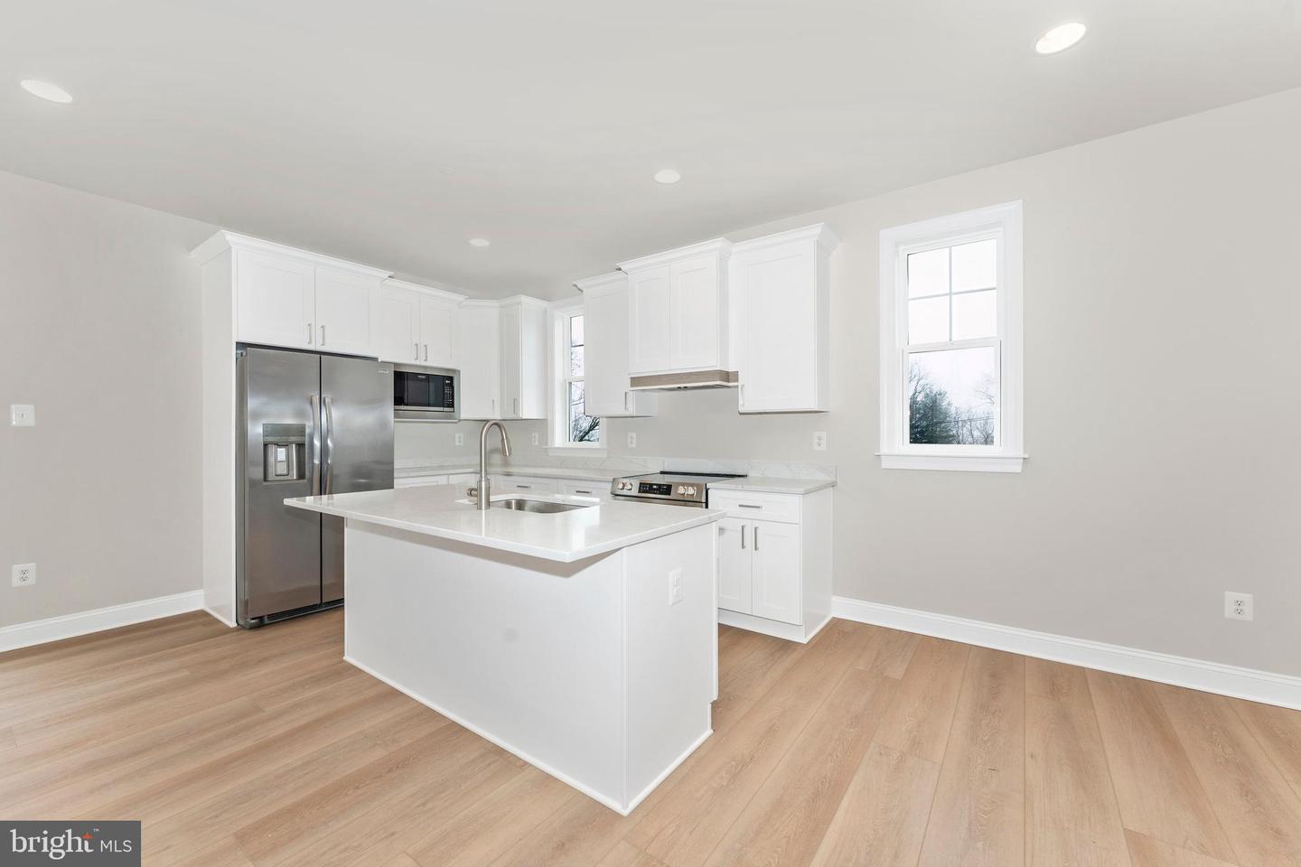 406 W Green St #a Property Photo 4