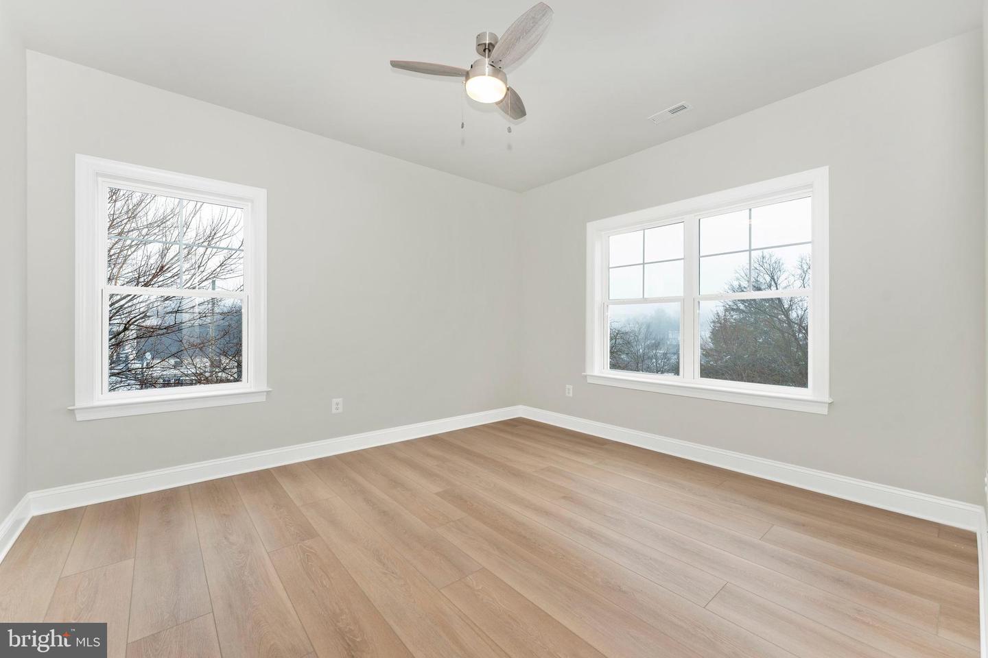 406 W Green St #a Property Photo 9