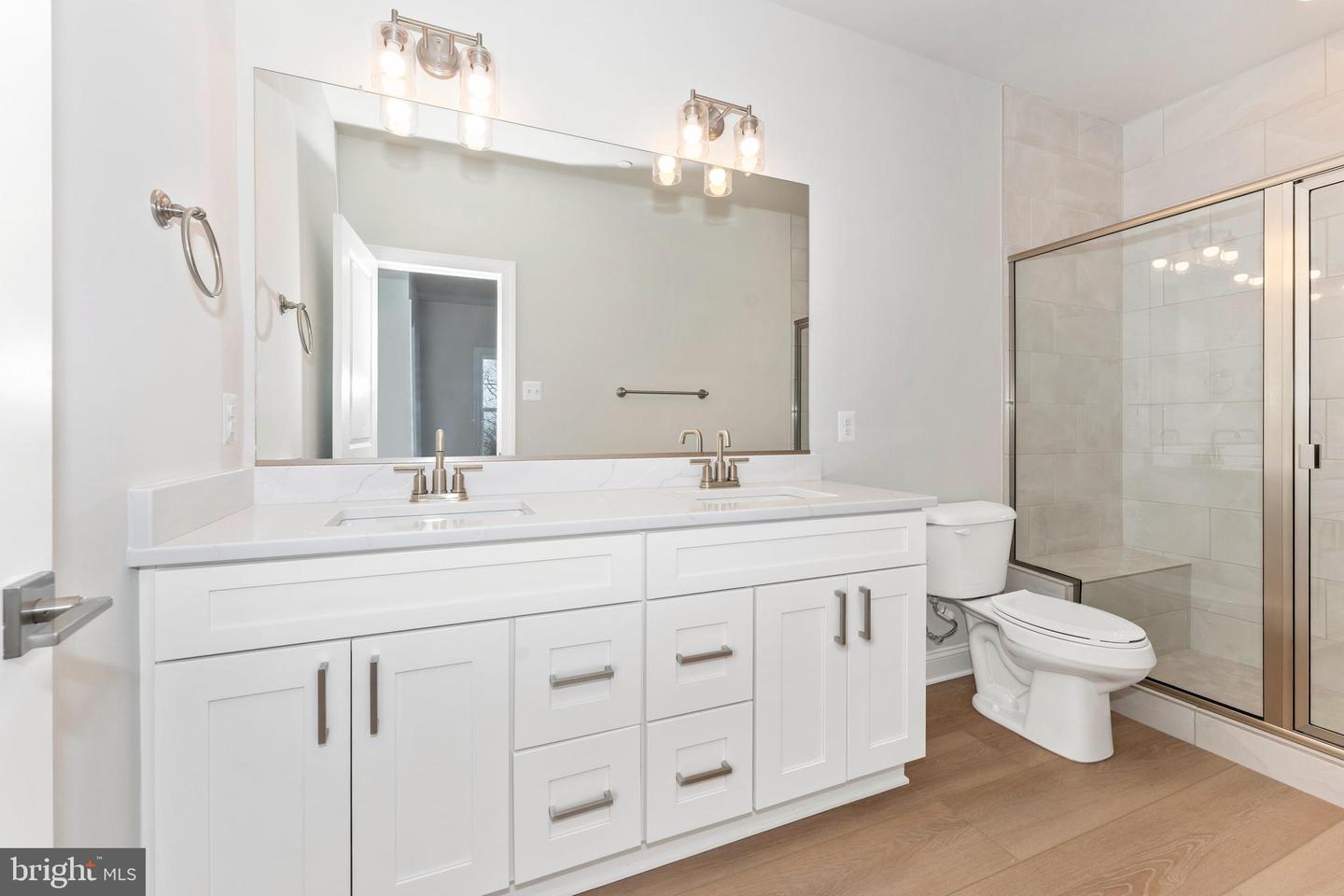 406 W Green St #a Property Photo 11