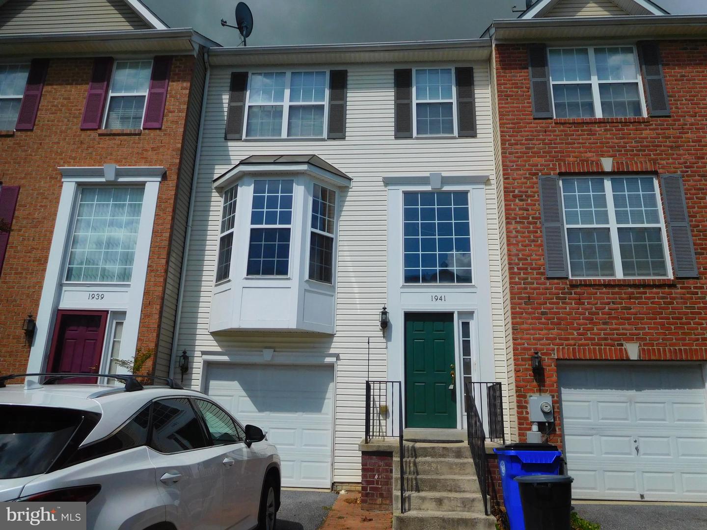1941 Fieldstone Way Property Photo 1