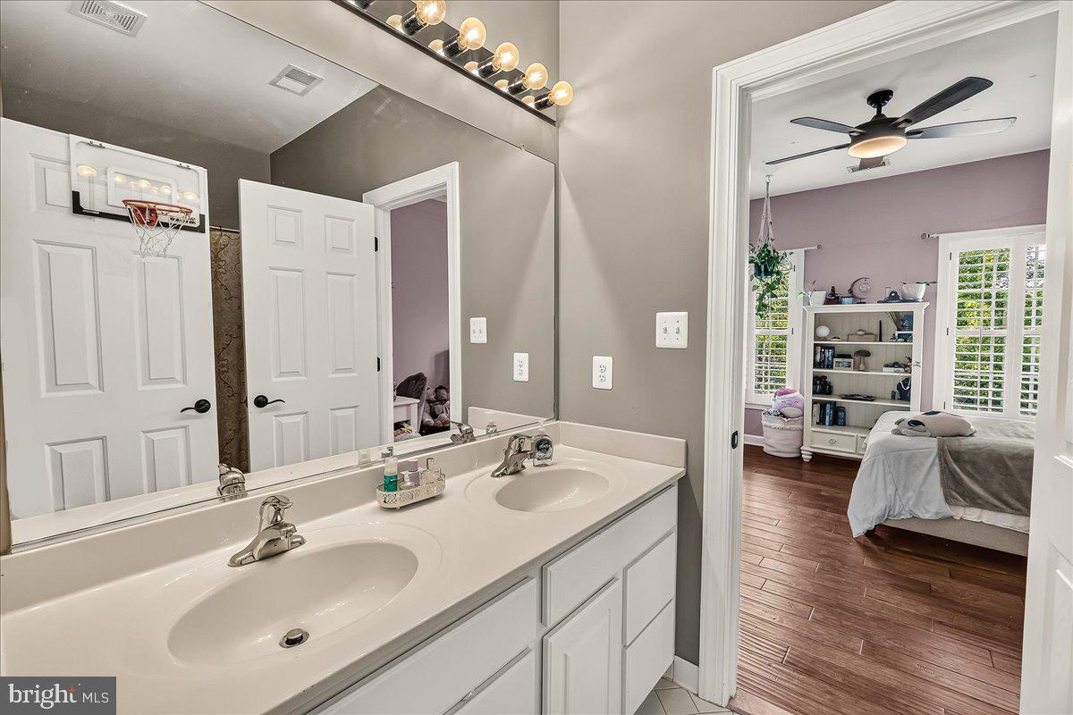 11204 Yardley Pl E Property Photo 44