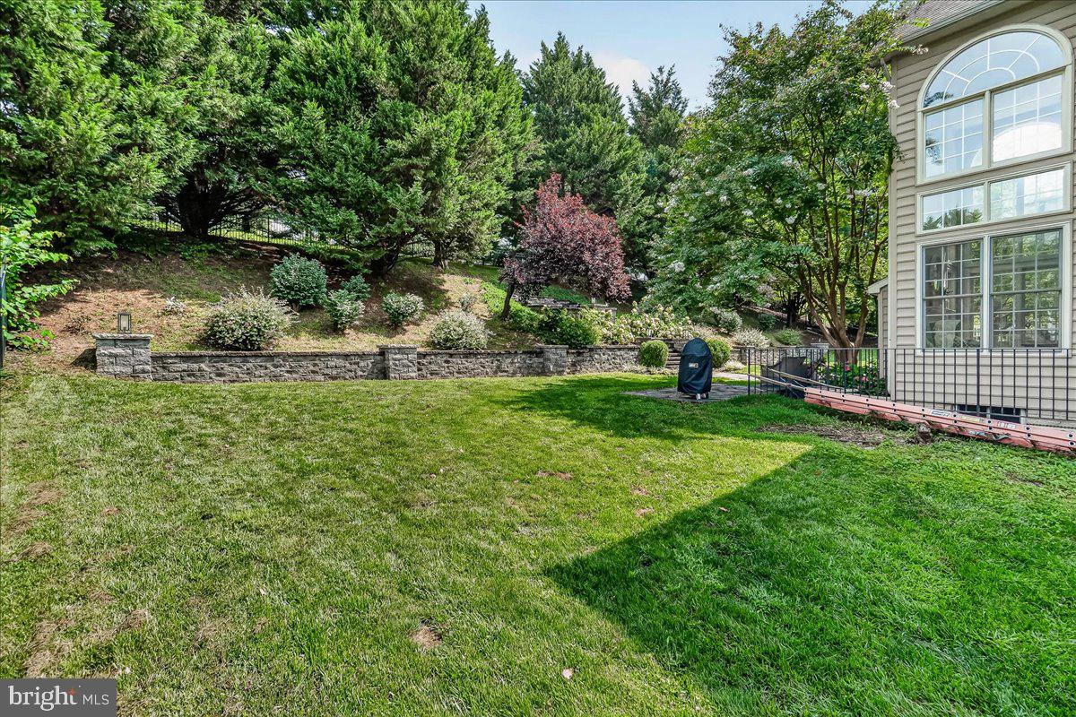 11204 Yardley Pl E Property Photo 59
