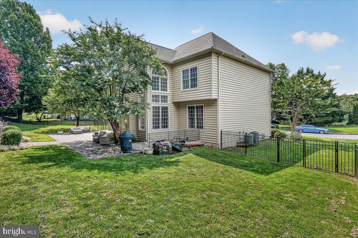 11204 Yardley Pl E Property Photo 60