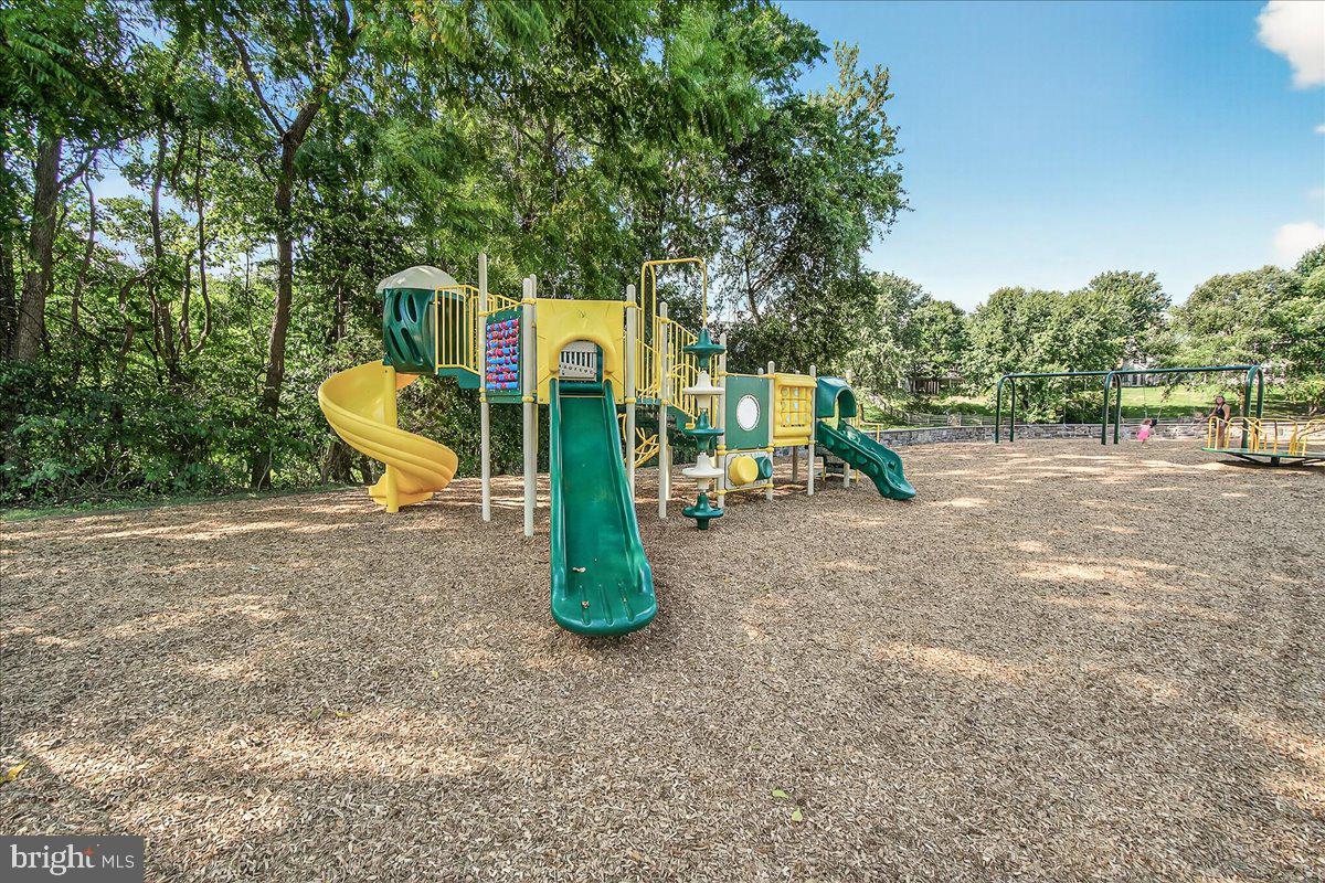 11204 Yardley Pl E Property Photo 73