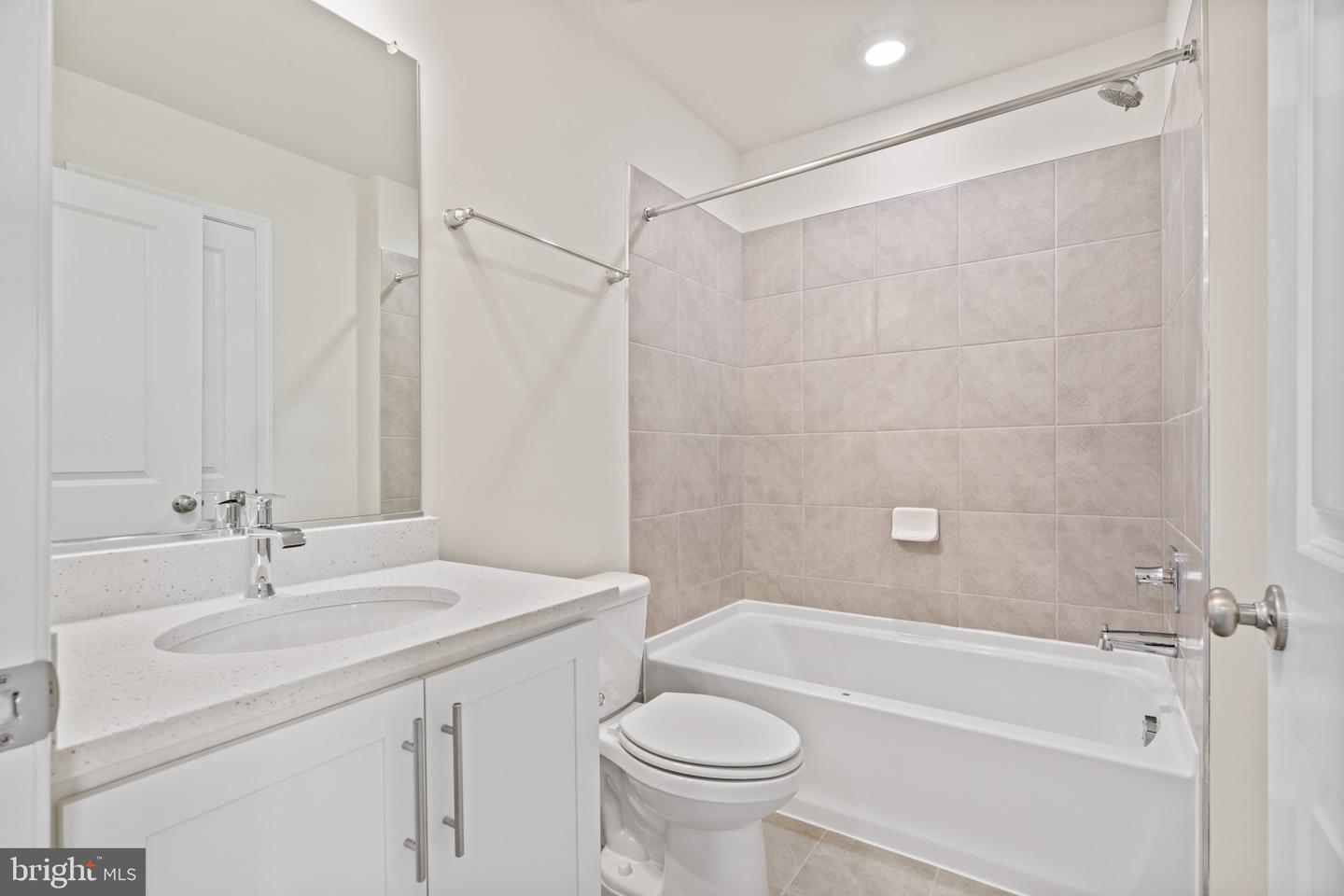 241 Monroe Ave Property Photo 13