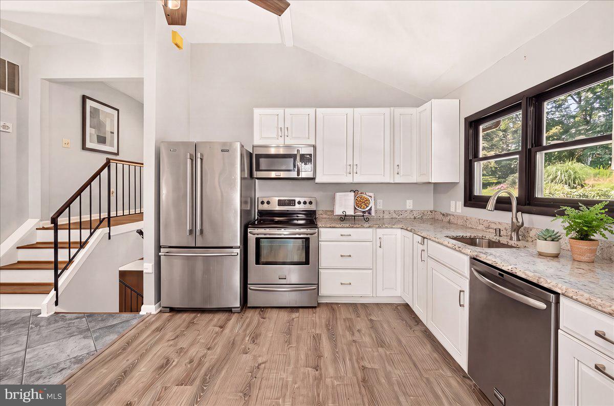 10294 Erie Way Property Photo 8