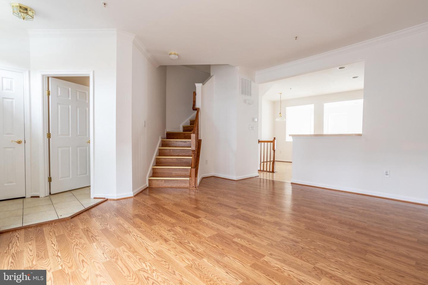9314 Penrose St Property Photo 4