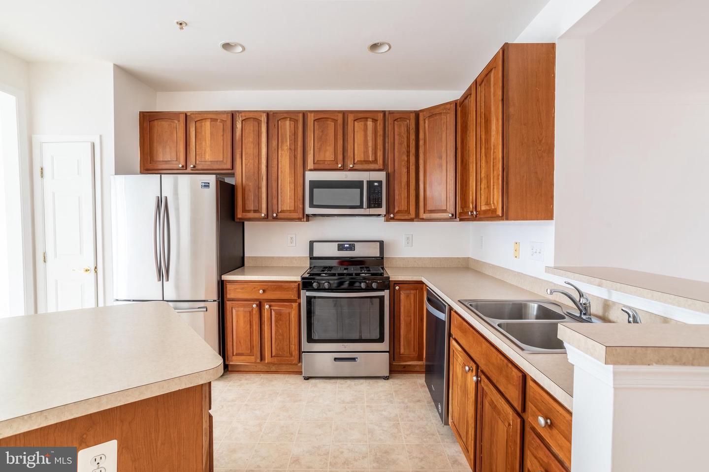 9314 Penrose St Property Photo 6