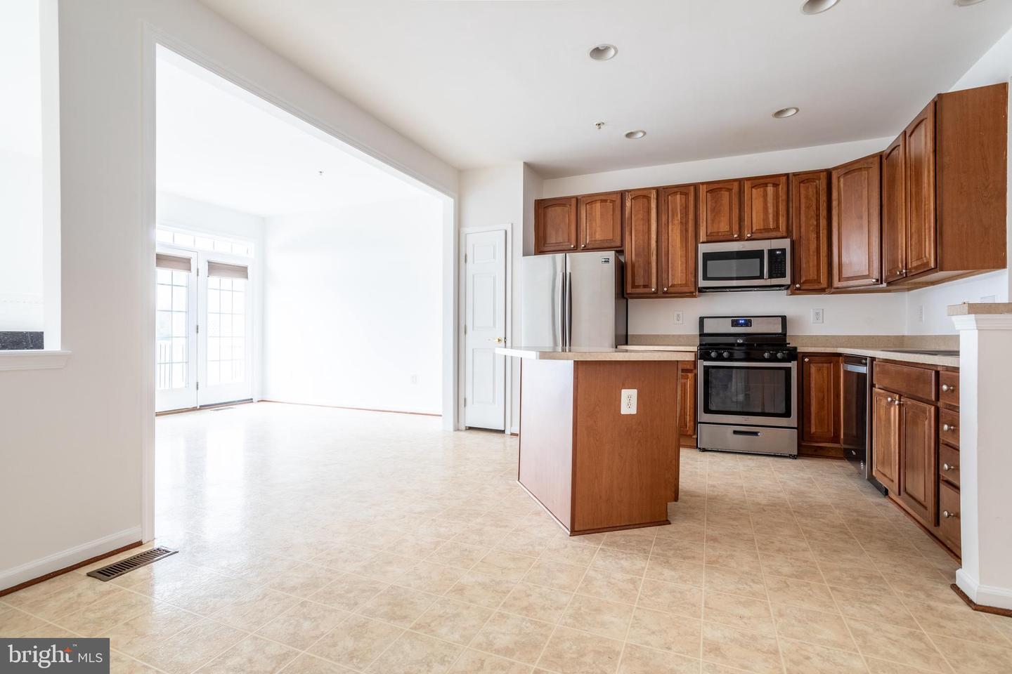 9314 Penrose St Property Photo 9