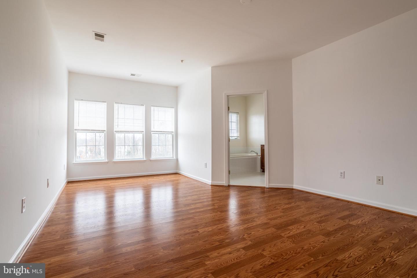 9314 Penrose St Property Photo 14