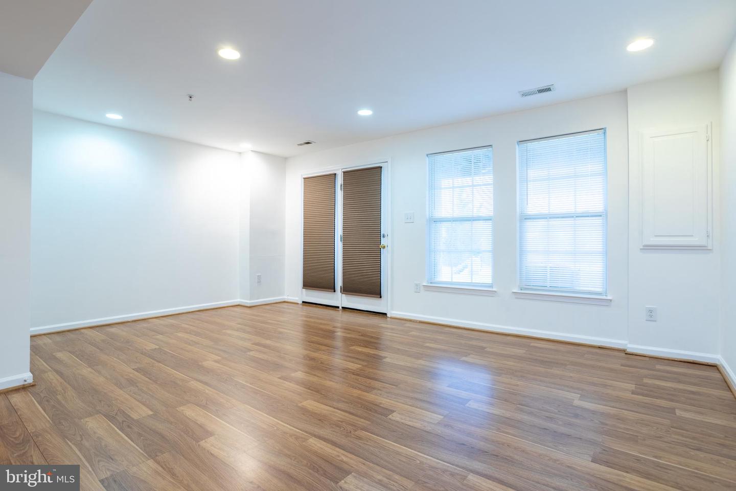 9314 Penrose St Property Photo 27