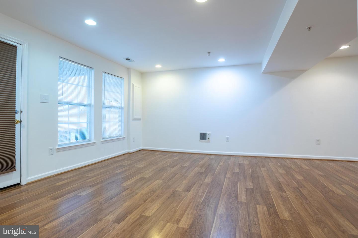 9314 Penrose St Property Photo 28
