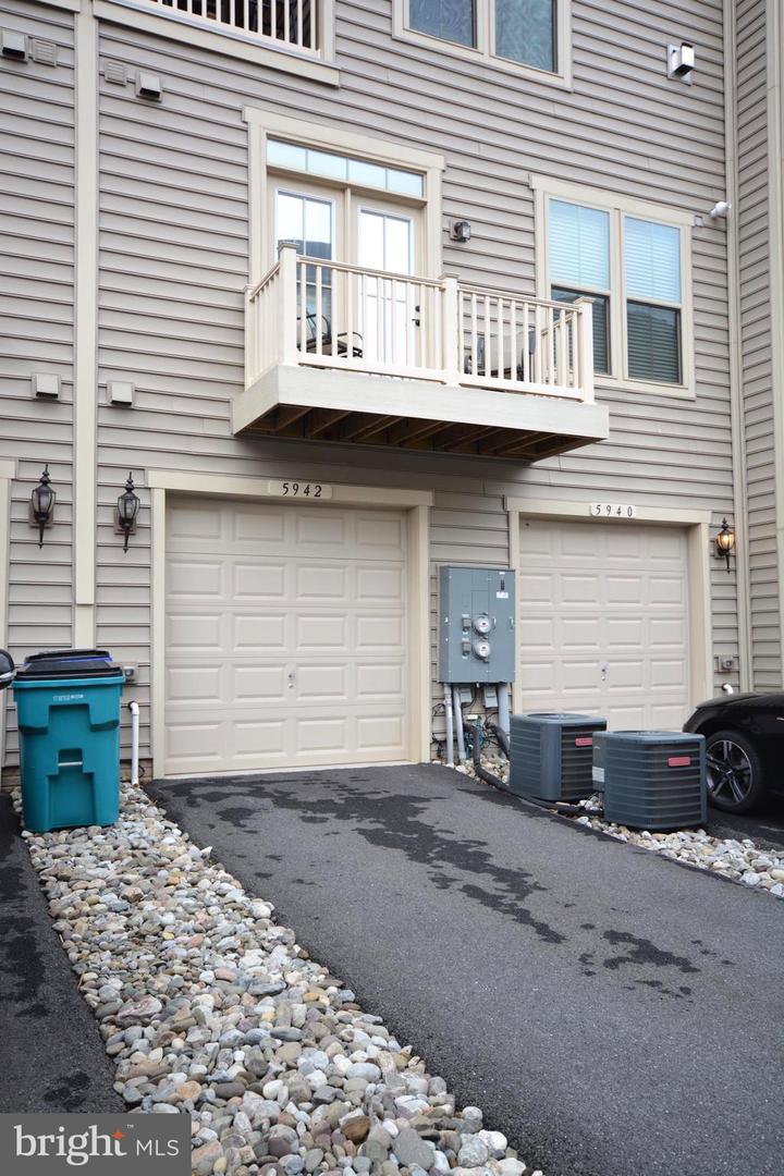 5942 Leben Dr Property Photo 3