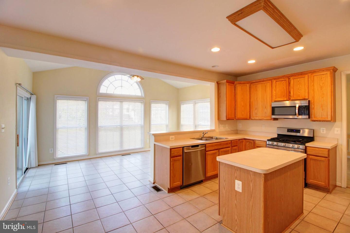 1828 Weybridge Rd Property Photo 4