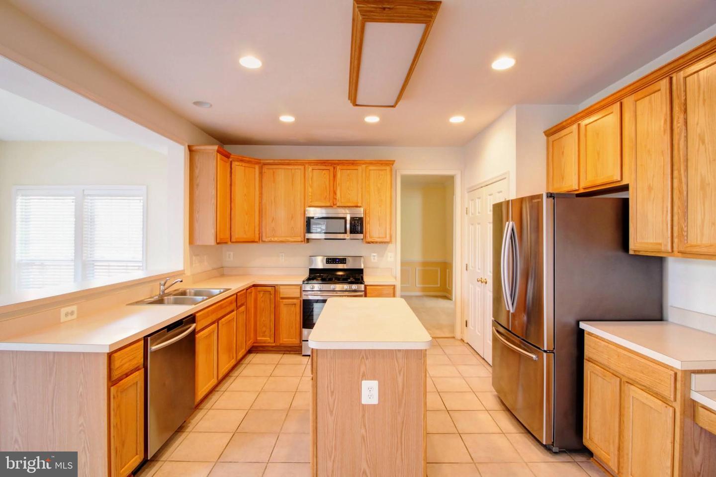 1828 Weybridge Rd Property Photo 6