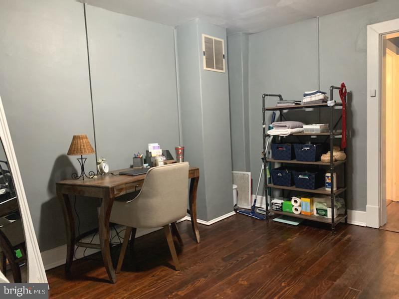 205 W 5th St Property Photo 20
