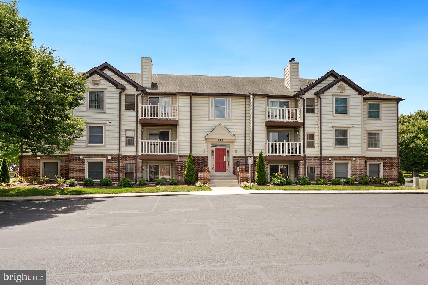 811 STRATFORD WAY #E Property Photo 1