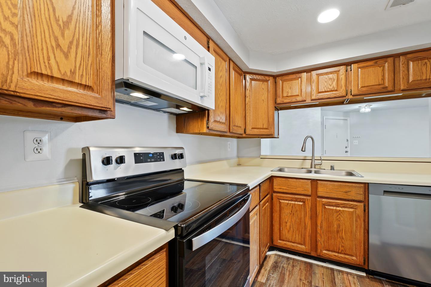 811 Stratford Way #e Property Photo 11